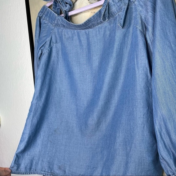 𝅺MICHAEL Michael Kors Blue Denim Chambray Cold Shoulder Top - Picture 3 of 8